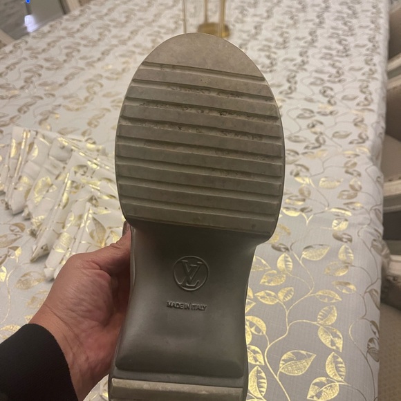 Louis Vuitton Archlight Tennis Shoes. Worn twice. Silver. Size 9. - Picture 11 of 15